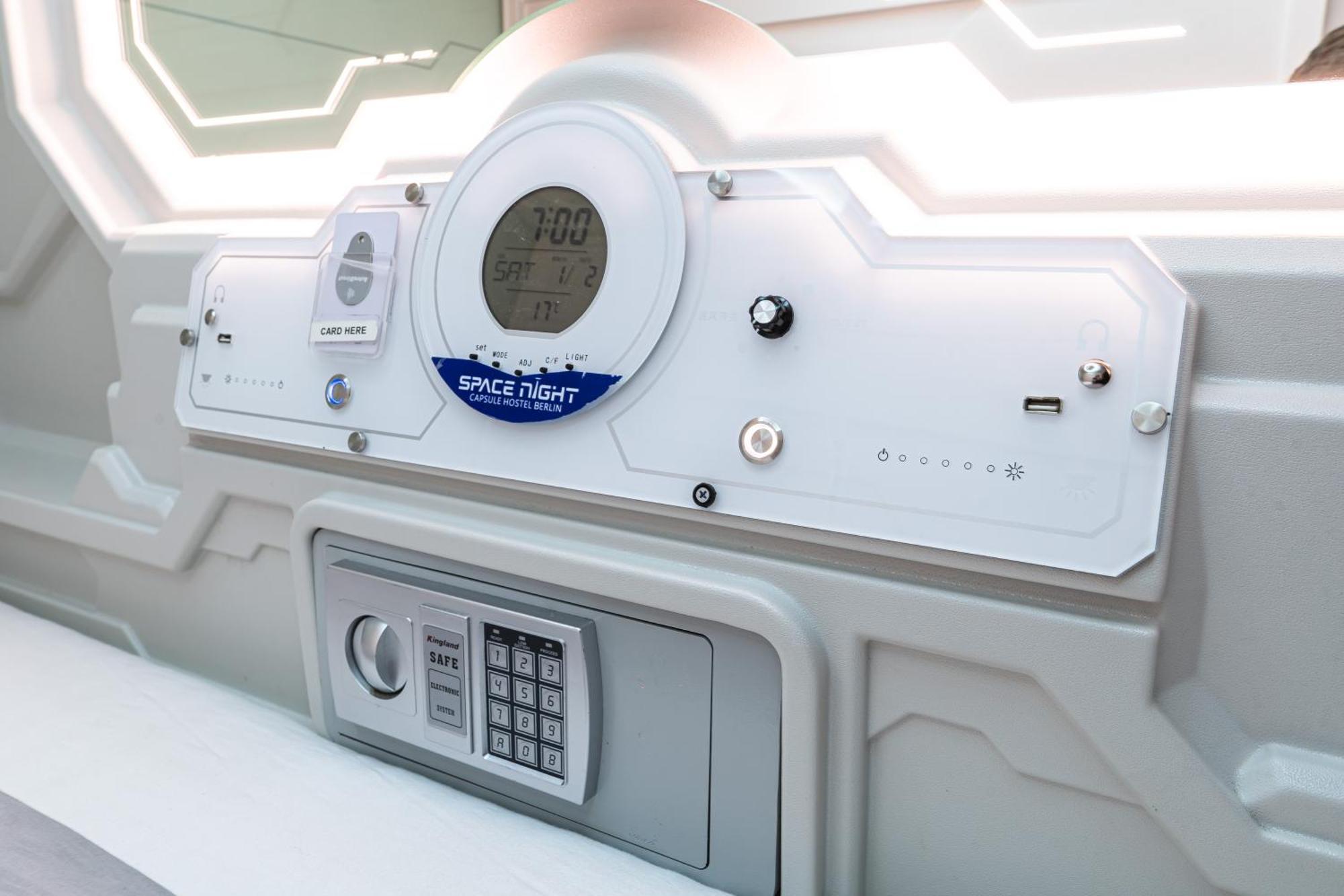 Space Night Capsule Ostello