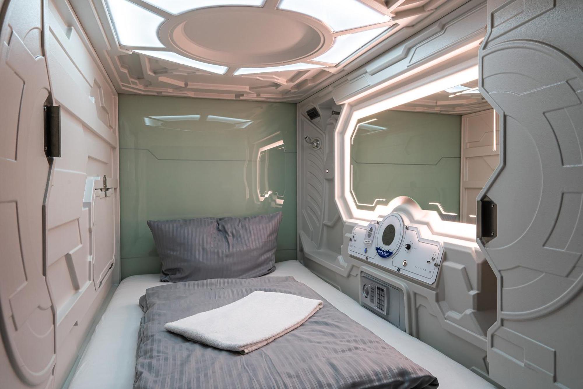 Ostello Space Night Capsule