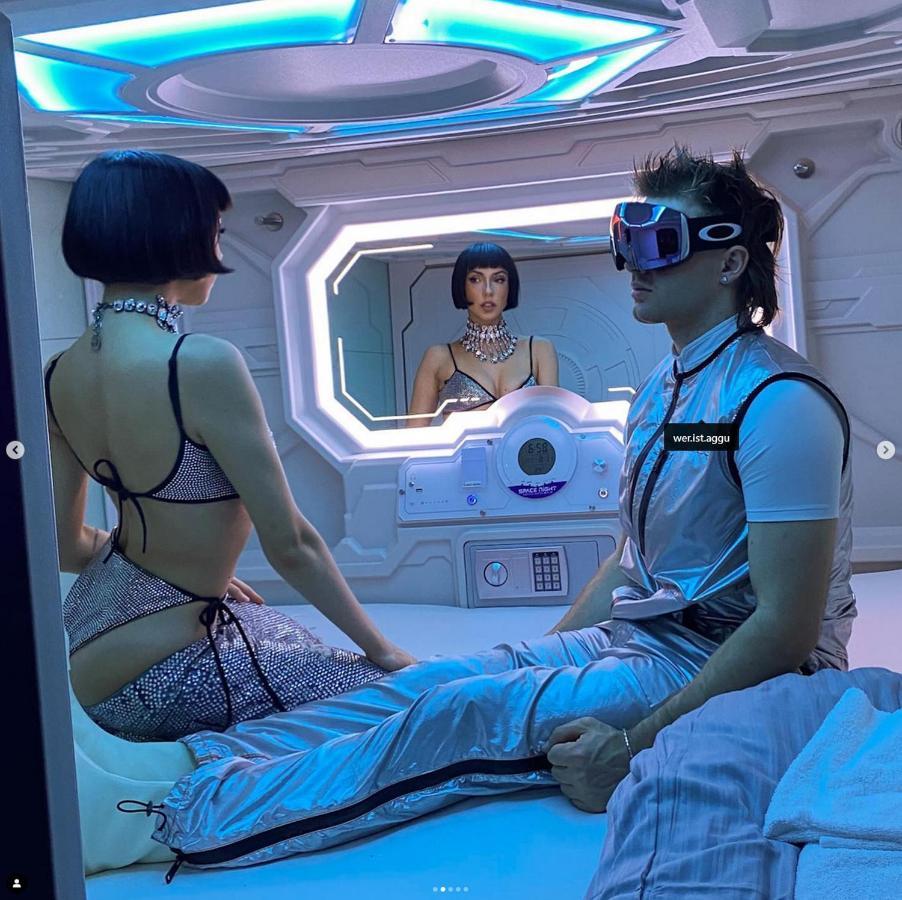 Space Night Capsule Ostello