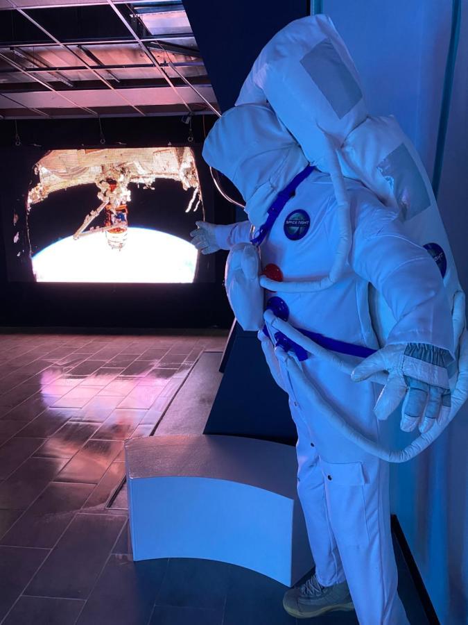 Space Night Capsule * Berlino